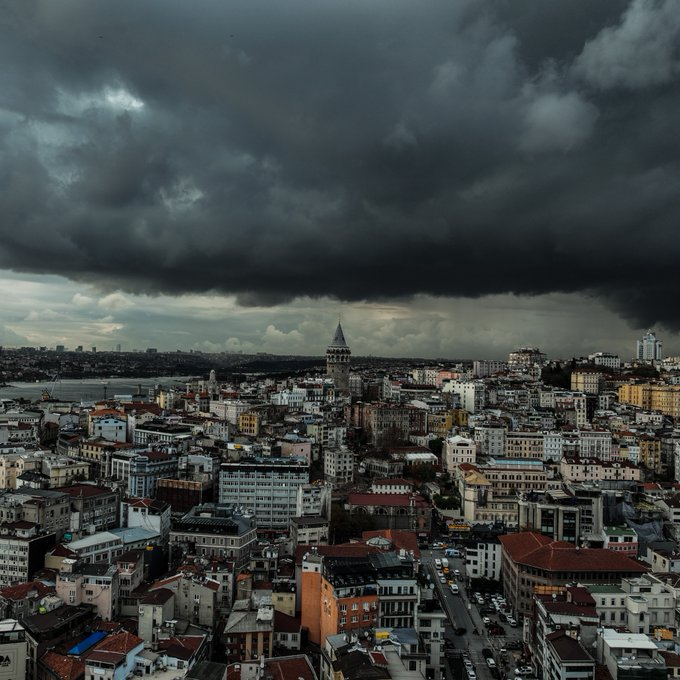 bpthaber's tweet photo. İstanbul'da cumartesi gününden itibaren giderek artan gök gürültülü sağanak yağışlar bekleniyor. (AKOM) https://t.co/DCrOfzEppc