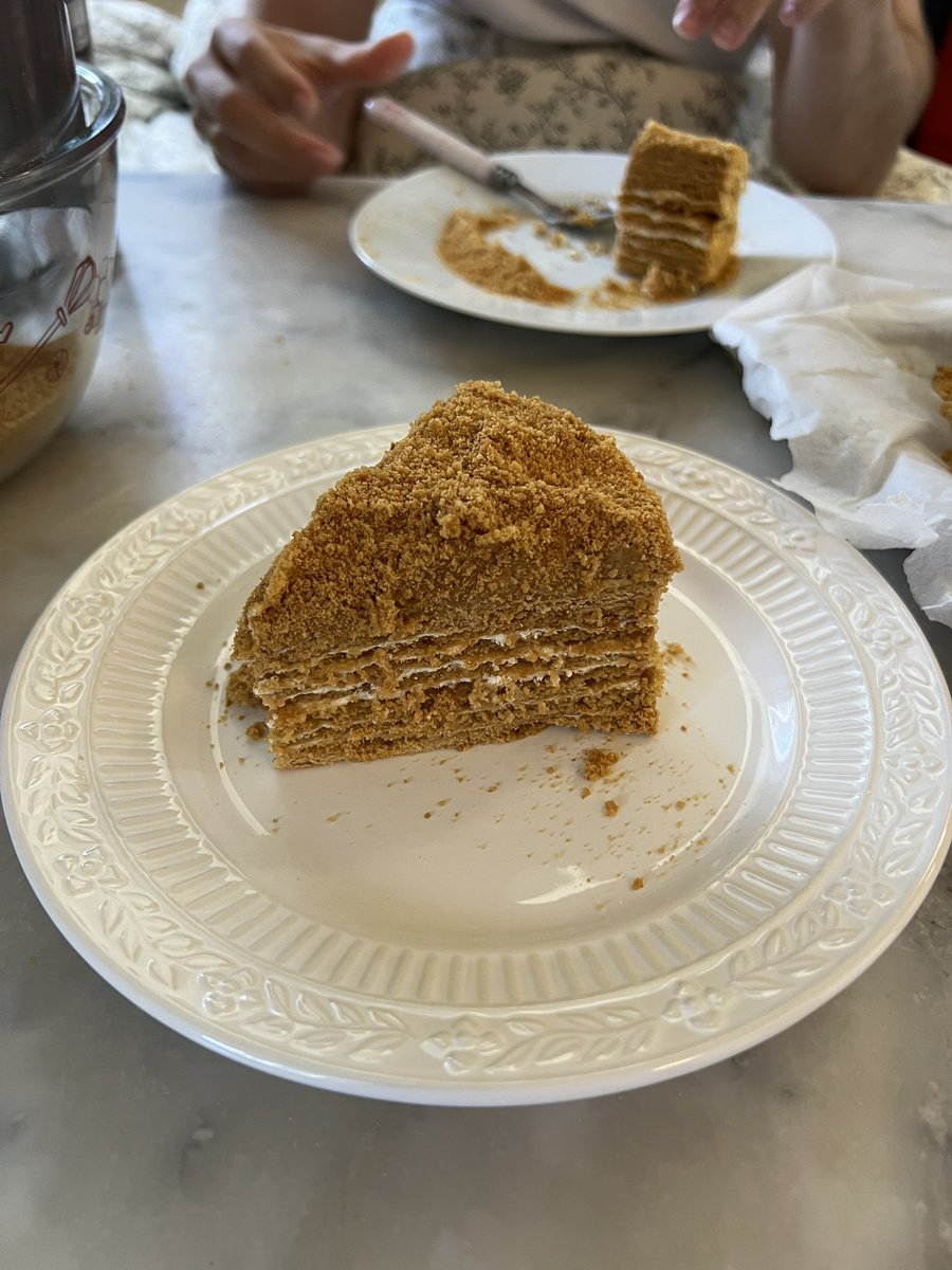 dananysh's tweet photo. А вот и мой медовик, уже скучаю по нему 🍯🐝✨ https://t.co/JQN7yLlG1r
