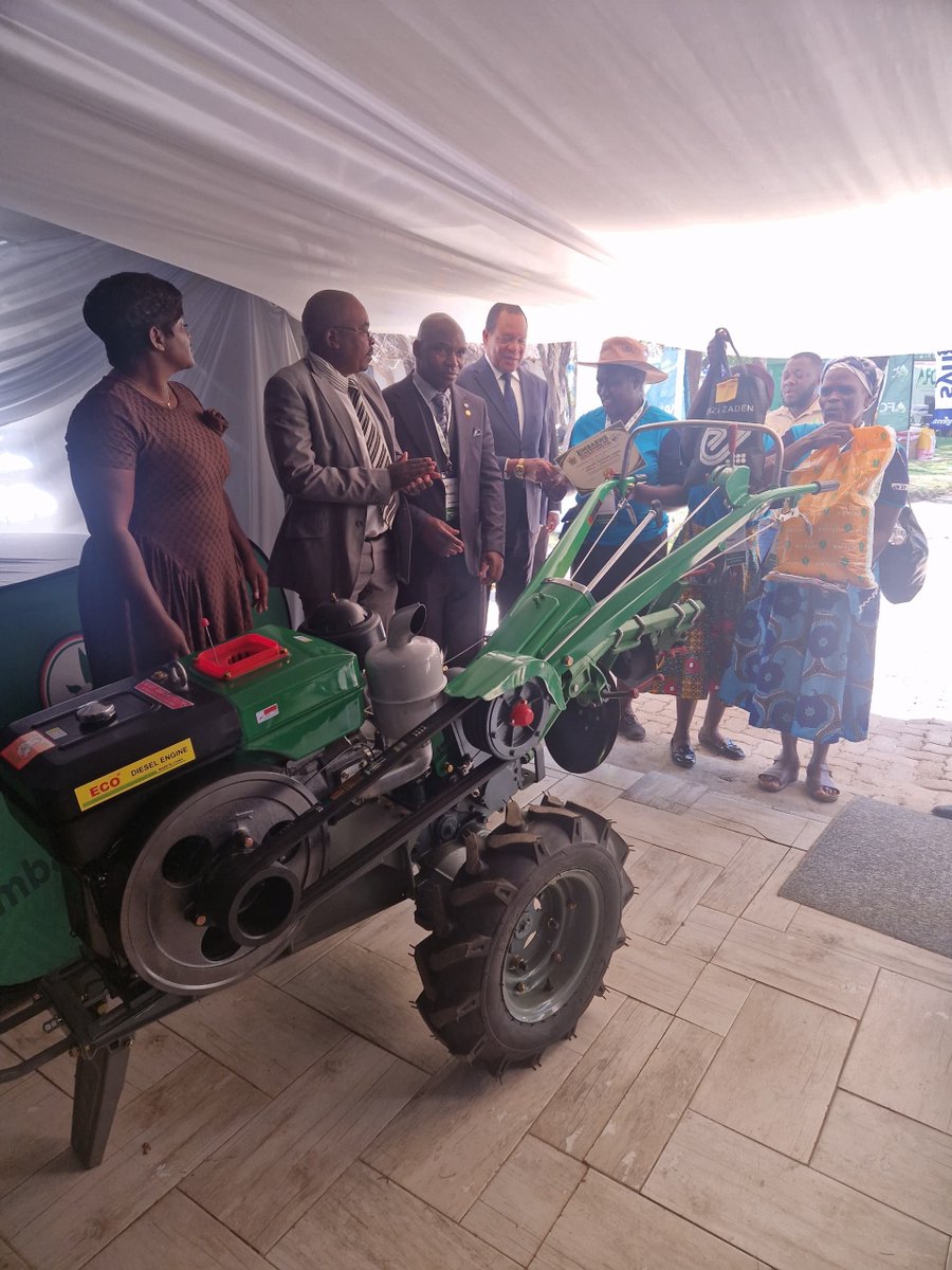 zfu_official's tweet photo. It's a buzz of activity here at the Congress, and Village Business Units are not left behind. Gambiza VBU has landed the best prize for Midlands, walking away with a two-wheeler tractor. 

#recognizing every sector of agriculture https://t.co/MrNX2Isti2