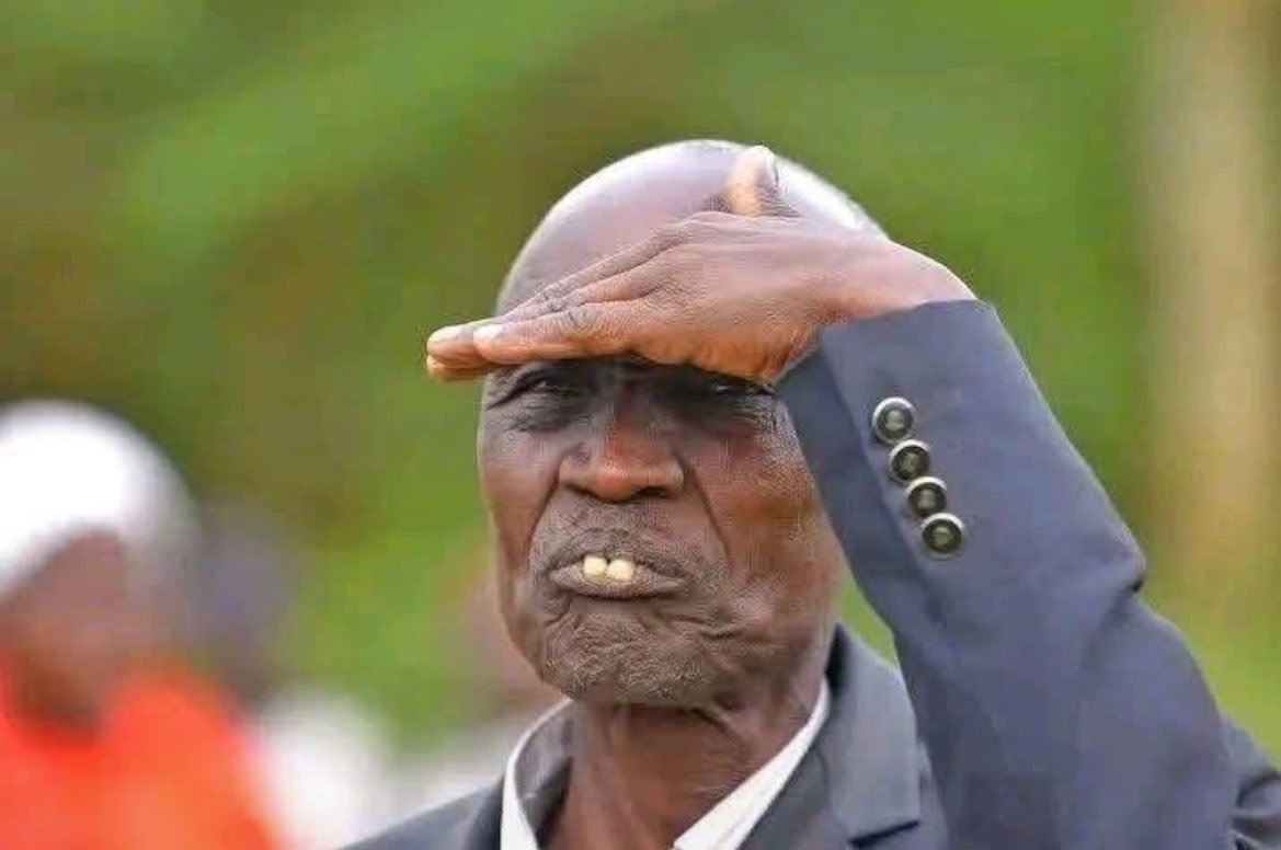 JMompe's tweet photo. @Ta_Size_ @KaizerChiefs I know that but no one noticed that @KaizerChiefs every transfer window they renew 9 players contract first before they go for shopping and that 9 players will be the reason why @KaizerChiefs dont sign quality players https://t.co/2X7tD6REU6