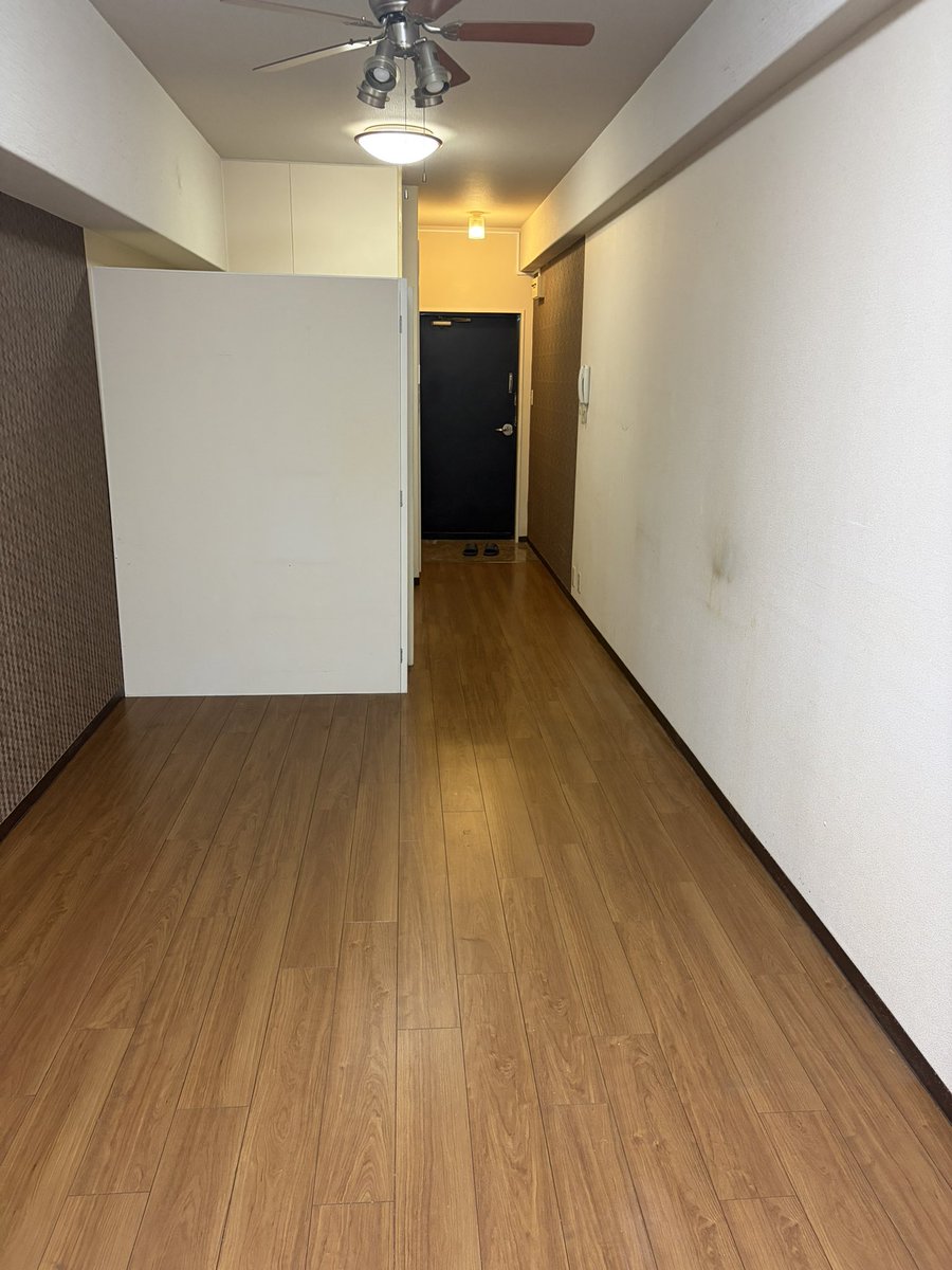 awesome_tooru's tweet photo. 頼んでいた業者さんが
ようやく来てくれて
荷物引き上げて貰えました。

荷物無くなったら
部屋広く感じます…。 https://t.co/NwOuE7zzgg