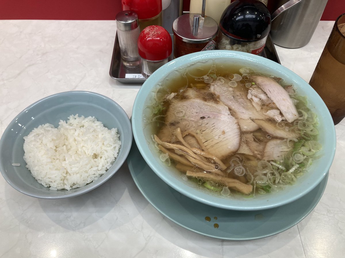 THL8w's tweet photo. 恋庭運勢占い1年308日目
なんかどうでも良くなってきた😭
(不貞腐れてます)
部活の遠征以来で何十年振りの西船橋
ちゃん系を頂きました
美味しかったです
#西船橋
#なぎちゃんラーメン https://t.co/Wj6pAn3IPD