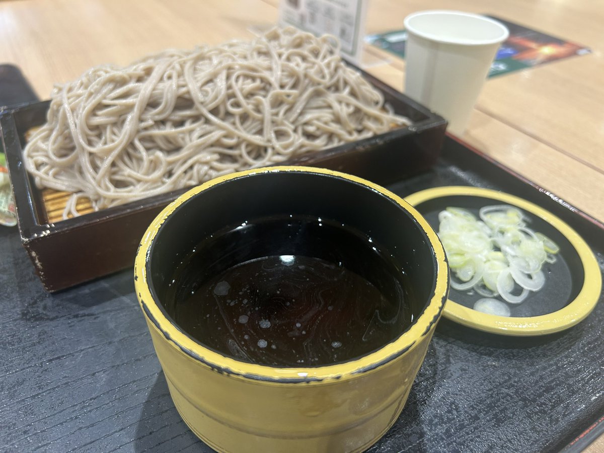 antoniosan_dayo's tweet photo. 昼はやよい軒でした。
おやつにあずきバー。
夜は守谷サービスエリアでざるそば。
22時までに神田へ行くので、少し寝ます。 https://t.co/IS3zPyKwLx