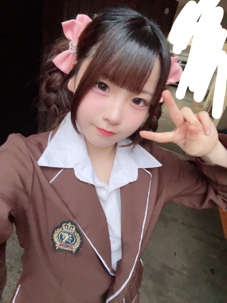 stelLab2026's tweet photo. ねねだよ〜！！
髪の毛何にするか悩んでたらあまのさんがポンデリング似合ってたからやってー！って言ってくれてポンデリングした🎶💕
みさきさんがピンで固定するのやってくれた〜💗やさしい🥹 https://t.co/PaD0ZvEdGM