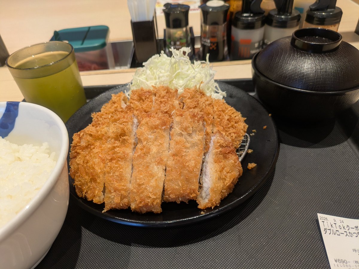 Alsion_'s tweet photo. ロースカツ定食、ダブルでね
￥690
松のやのクーポンすげぇな https://t.co/4XxylA8jPd