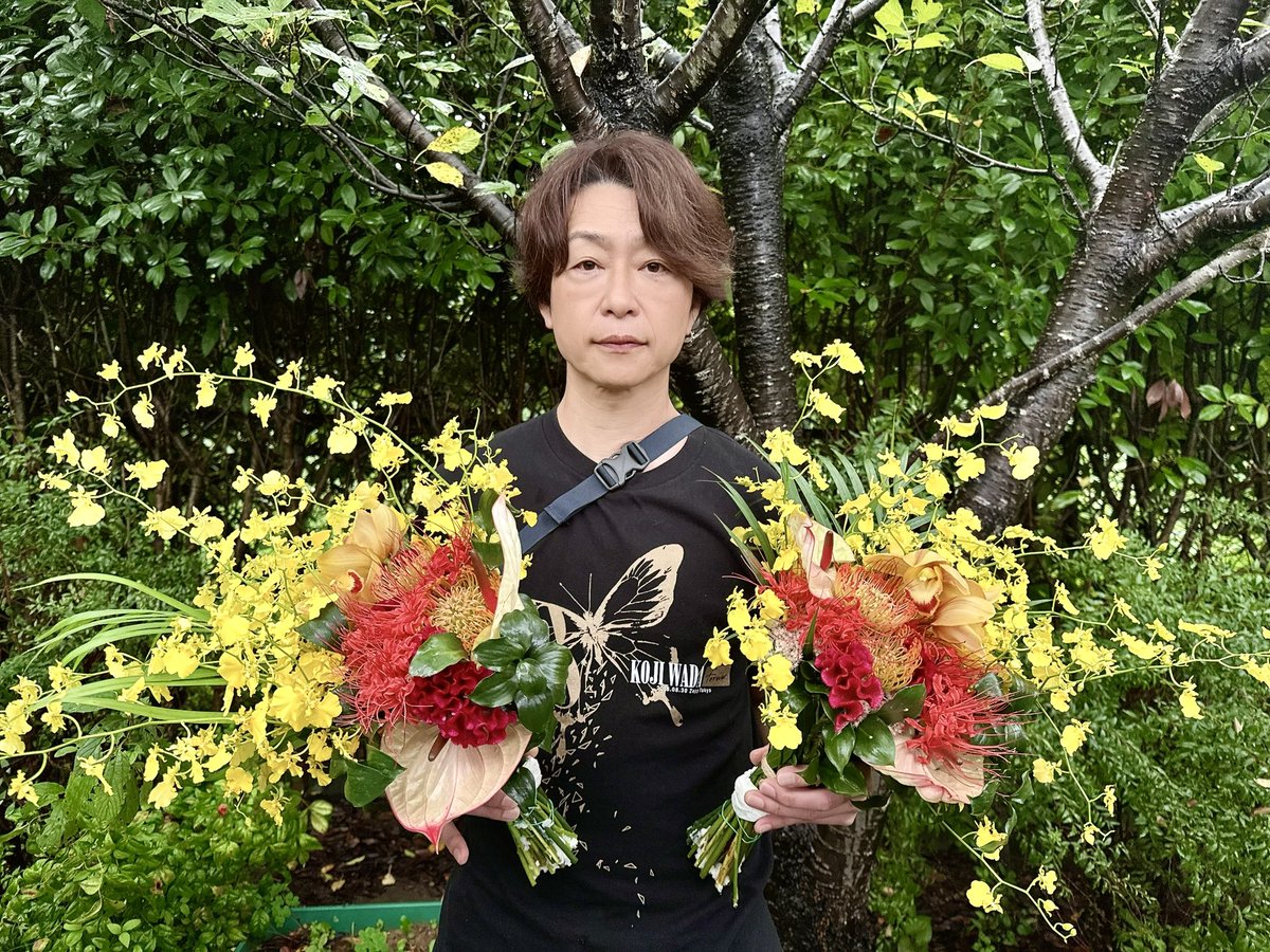 chiwataofficial's tweet photo. 【ご報告】

お盆の時期がとても忙しくて時間が無かったので この「お彼岸」のタイミングで #和田光司 くんに手を合わせに行って来ました

『Butter-Fly』の新緑セルフカバーを収録したNewアルバムをリリースしたよ！って語りかけ  みんなの気持ちと共に墓前にお花を届けて来ましたよ

旅立ってから もう10年が経つんですね

最後に一緒にお酒を飲んだ時のことを今でも鮮明に覚えています

和田くんの歌声が これからも沢山のファンの皆さんの心の中に生き続けていきますように

そして
僕は
このウタの生みの親として
これからも
『Butter-Fly』を
大切に唄い継いで行きたいと想っています

以上 ご報告でした🙏

ーーーーーーーーーー

千綿偉功「Butter-Fly」(Music Video)
Album「WHAT IS LIFE ?」 収録
https://t.co/v6LPp4oPv7 @YouTube

#デジモン
#バタフライ
#digimon