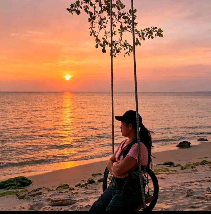 sherlylingg's tweet photo. Jelang 🌇 di pantai bahu.. malam bulan yang datang. https://t.co/kAJQ1dnUtP