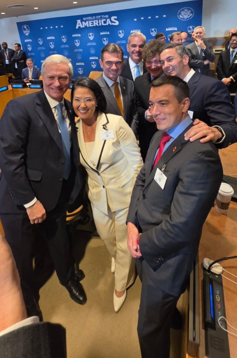 LAMZ50004620's tweet photo. TREMENDA FOTO 
LLORA LA CAVIARADA!! 
Ilustrativa fotografía en las Naciones Unidas. Los Presidentes de Sudamérica fruto de la Democracia y la Libertad. https://t.co/PB5I39Uc1F