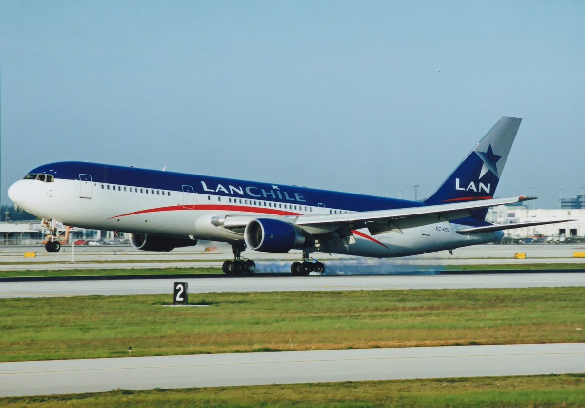 n194at's tweet photo. LAN Airlines
Boeing 767-3Y0ER CC-CEL
MIA/KMIA Miami Intl Airport
Date: 2000
Photo credit PP&A Photography
#AvGeek #AvGeeks #Airline #Aviation #Boeing #B767 #MIA #Miami @iflymia #LAN #Chile @latam 🇨🇱 https://t.co/1J969Y4W9o