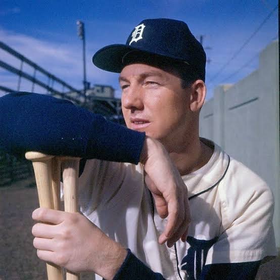 JulioGabrielRB's tweet photo. #24Sep de 1974, el inmortal Al Kaline de los Tigres de #RepDetroit conectó su hits numero 3,000 de su carrera en las Grandes Ligas ante los #Birdland

⚾ ¿Sabías qué? ⚾
 Al Kaline nunca jugó en Ligas Menores; pasó directo de la secundaria a MLB en 1953. ¡Leyenda absoluta! 📉🔥 https://t.co/sWWjqoHbtF