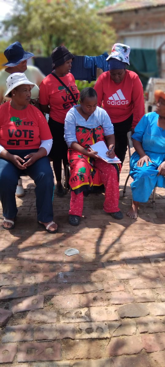MapulaMokgosang's tweet photo. ♦️SPOTTED♦️

Mogalakwena Ward 21 Fighters on the ground doing door-to-door and special vote registrations. Motho Mothong ✊🏾

#VoteEFF
#VoteEFF2026LGE https://t.co/p5ObqKoBm5