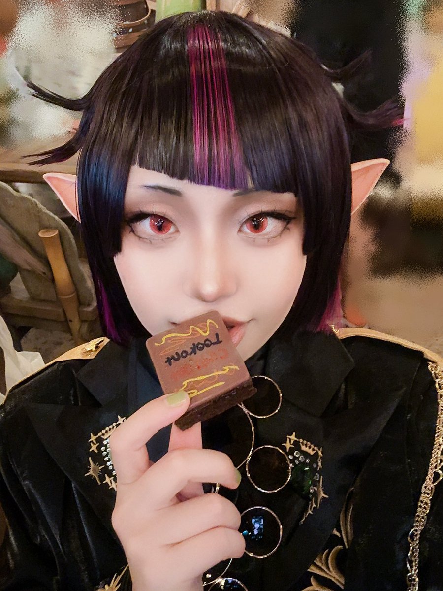 mokke_2525's tweet photo. 初出しのブレジュリリア🦇💚
この時、背中の布みんなでおそろにしたのも最高すぎて……🫶🏻🫶🏻

#Dハロ仮装2026 #Dハロツイステ https://t.co/fgsTeUhHre