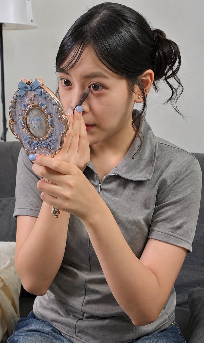 RevaDiMaria's tweet photo. JKT48 x Axioo 
Lily Makeup challenge 

🩴Reparasi High Definition (HD) https://t.co/Gr2KmpdlrP