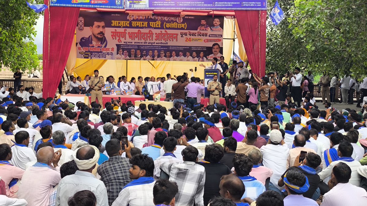 NationalJanmat's tweet photo. लखनऊ के ईको गार्डन में @BhimArmyChief चन्द्रशेखर आजाद आज आरक्षण के समर्थन में संपूर्ण भागीदारी आंदोलन में पहुंचे। 

ईको गार्डन में उमड़ पड़ा जन सैलाब।।। 

लखनऊ के अलावा उत्तर प्रदेश के समस्त जिला मुख्यालयों पर भीम आर्मी व आजाद समाज पार्टी के कार्यकर्ता मैदान में उतरे हुए हैं...!!
@BhimArmyChief