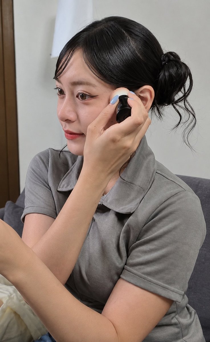 RevaDiMaria's tweet photo. JKT48 x Axioo 
Lily Makeup challenge 

🩴Reparasi High Definition (HD) https://t.co/Gr2KmpdlrP