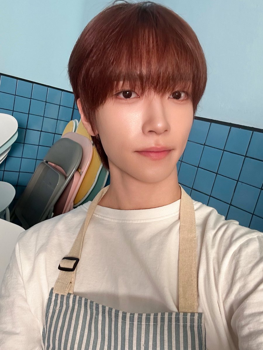 NewBeat_twt's tweet photo. [#조윤후]

풍성한 한가위 되세용!!!! 🌝🌝
저 요리도 잘해요 ‼️‼️ https://t.co/Yd6cQ5CQZ3