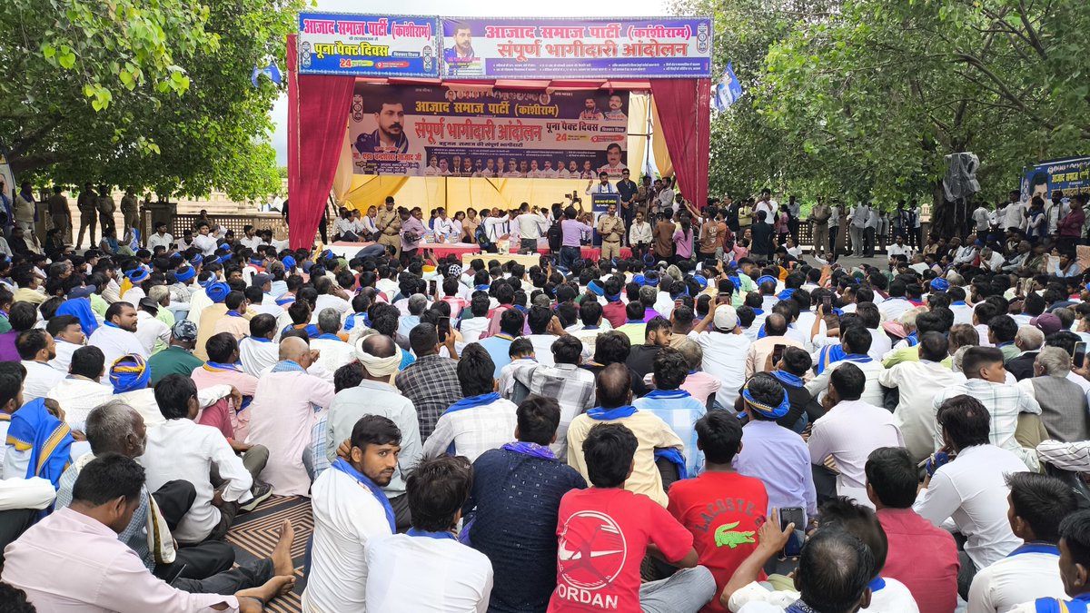 NationalJanmat's tweet photo. लखनऊ के ईको गार्डन में @BhimArmyChief चन्द्रशेखर आजाद आज आरक्षण के समर्थन में संपूर्ण भागीदारी आंदोलन में पहुंचे। 

ईको गार्डन में उमड़ पड़ा जन सैलाब।।। 

लखनऊ के अलावा उत्तर प्रदेश के समस्त जिला मुख्यालयों पर भीम आर्मी व आजाद समाज पार्टी के कार्यकर्ता मैदान में उतरे हुए हैं...!!
@BhimArmyChief