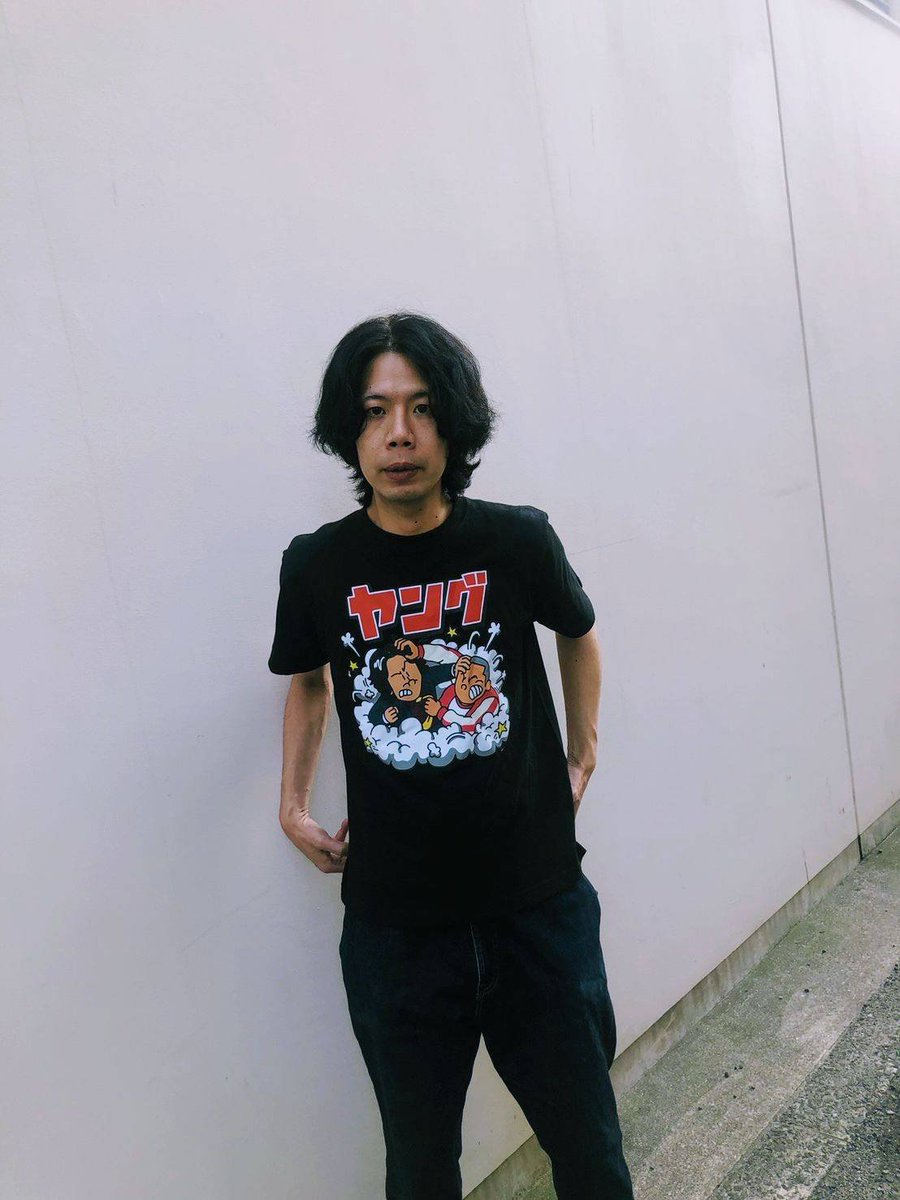 pukupukuyoung's tweet photo. 🌀単独ライヴグッズ🌀
「ヤングTシャツ」をオンライン販売決定！
デザインはアーティストのBOXER JUNTARO！
カラー:白・黒
3,800円(送料無料)
https://t.co/VgEBVkH2F6 https://t.co/6tPiupifdI