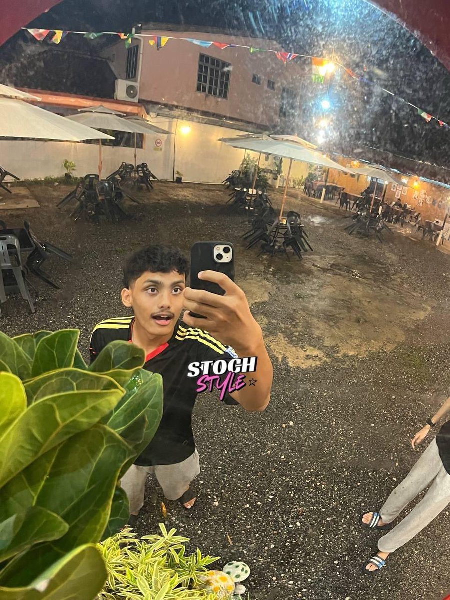 MlyAdk's tweet photo. Jangan lupa minum air musim panas ni 😘. Nak full video? Join Channel ‼️‼️ https://t.co/r3nOZyLUCR