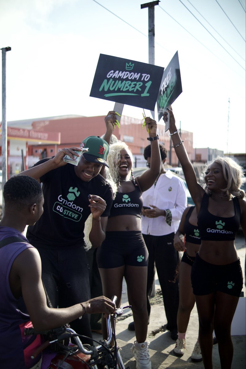 beinbryao's tweet photo. Some frames from the day we brought @gamdom to Lagos 🇳🇬💚

This was absolutely ridiculous 😭

CODE STEVE.

@gamdom_beekay @kingadukes @stevewilldoit 

The full entry ↓
#gamdom100k 

 https://t.co/oAgQMeVnCe https://t.co/I5dO4SEfth