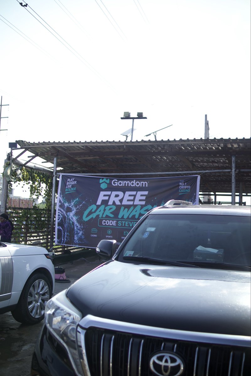 beinbryao's tweet photo. Some frames from the day we brought @gamdom to Lagos 🇳🇬💚

This was absolutely ridiculous 😭

CODE STEVE.

@gamdom_beekay @kingadukes @stevewilldoit 

The full entry ↓
#gamdom100k 

 https://t.co/oAgQMeVnCe https://t.co/I5dO4SEfth
