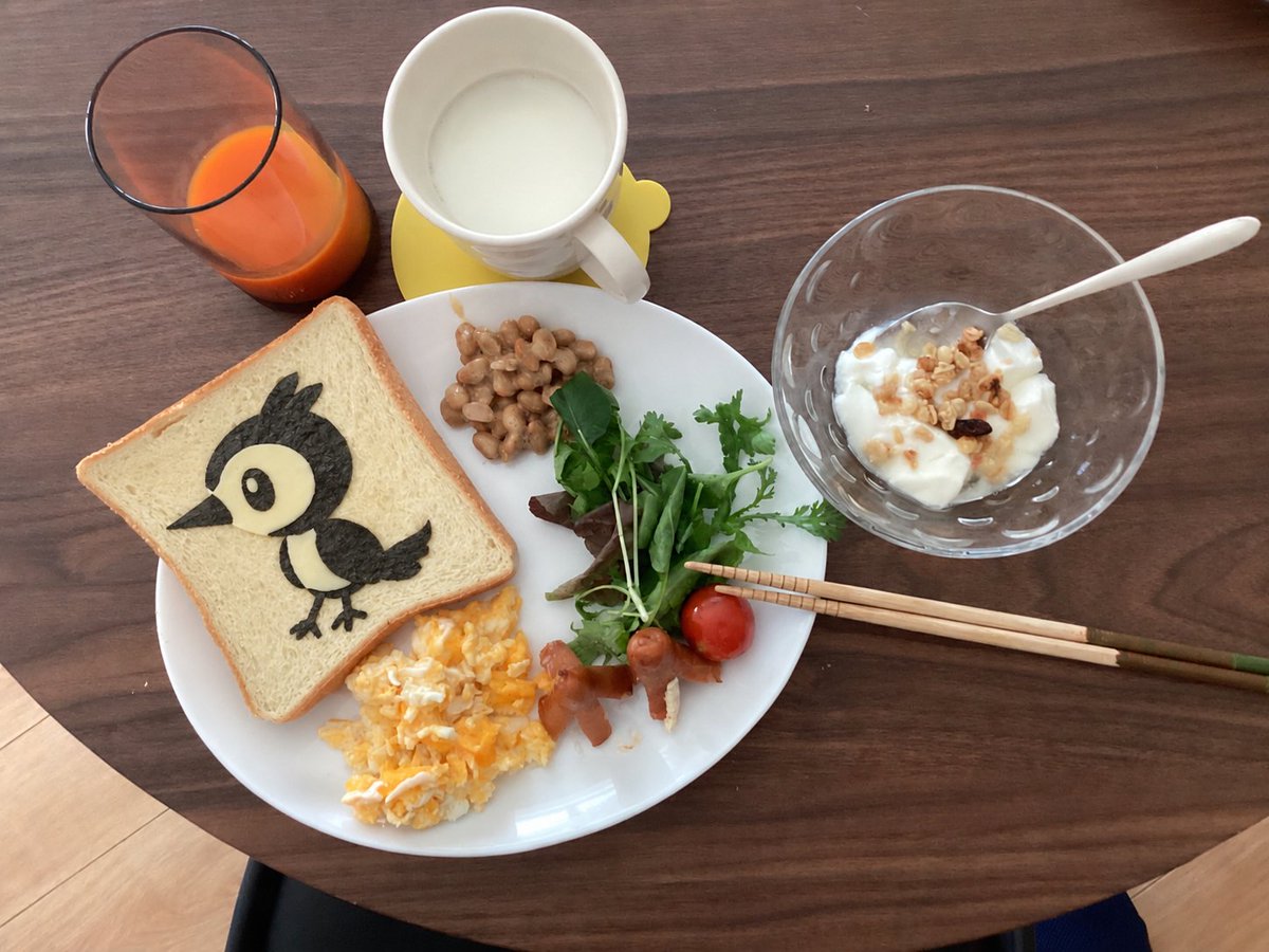 yokky22's tweet photo. 朝食に蛋白質20g以上摂取推奨          
ツツケラ(ポケモン)朝定食                 
タンパク22g(野菜ジュース0+牛乳5＋ヨーグルト1+納豆3+ソーセージ2+パン5+玉子6)      
  #朝食にタンパク質20g以上推奨 #免疫力 #料理 #健康 #AI画像修正 #ポケモン https://t.co/zeSE7G7MSI