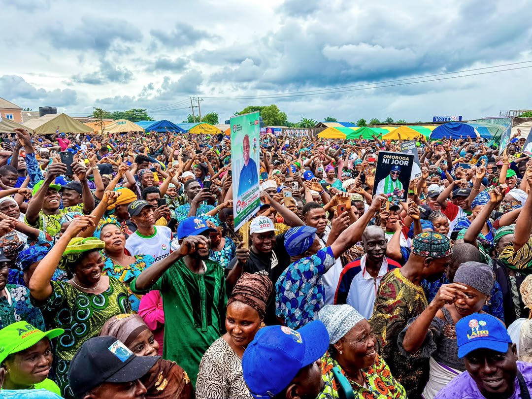 captain_taiwo_'s tweet photo. Yesterday in Idi-Iroko, Ipokia LGA, thousands came out to welcome Hon. Oladipupo Adebutu as he took his campaign message of hope, inclusion and good governance to Ogun West.

ITURA DE!!!

#IturaDe #LADO2027 #Ogun2027 https://t.co/DPM0PjPJC0