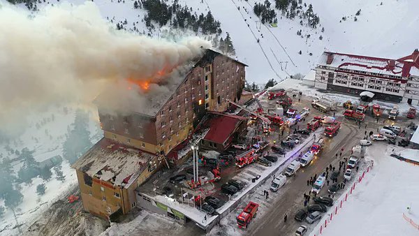 cumhuriyetgzt1's tweet photo. Kartalkaya'da yakınlarını kaybedenler 'Adalet Nöbeti' başlatıyor: 'Yarım kalan adalet, adalet değildir'

Bolu Grand Kartal Otel yangınında yakınlarını kaybeden aileler, "Kültür ve Turizm Bakanlığı ile Çalışma ve Sosyal Güvenlik Bakanlığı yetkililerinin yargı önünde hesap vermesi" talebiyle 2 Ekim günü Ankara Anıtpark'ta "78 Can İçin Adalet Nöbeti" tutmaya başlayacak.