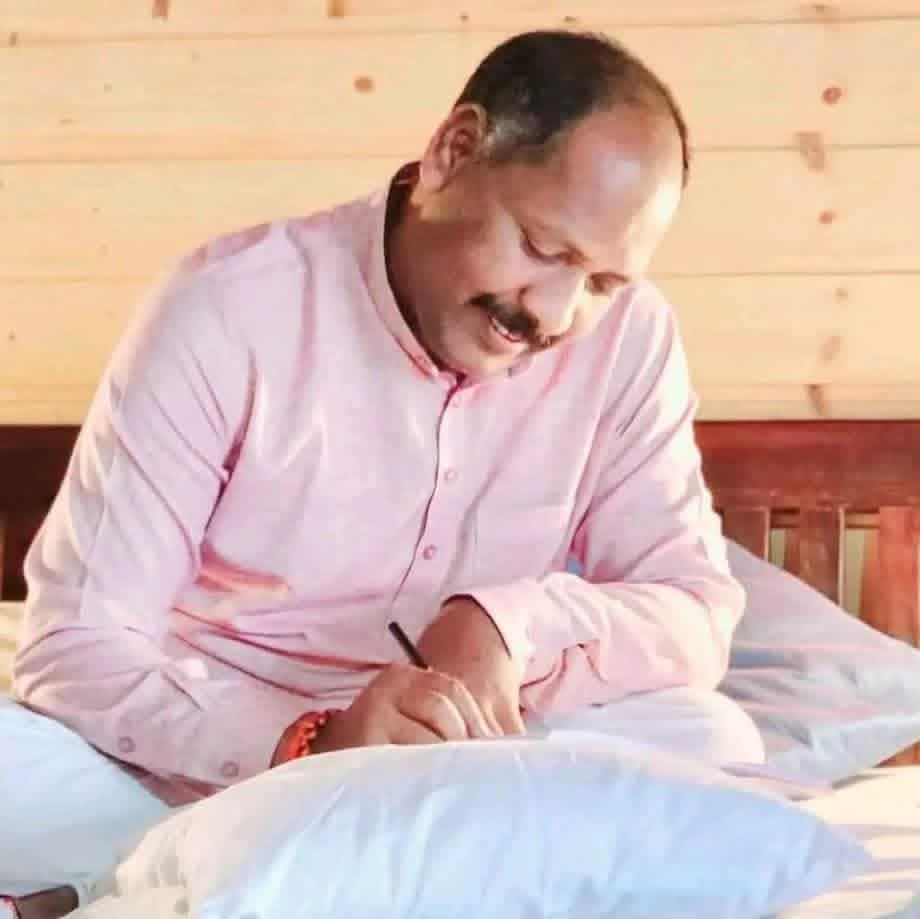 Vivekadumka's tweet photo. छत्तीसगढ़ भाजपा के प्रदेश महामंत्री (संगठन) कुशल संगठनकर्ता श्री @PawanSaiBJP जी को @BJP4Jharkhand का नया महामंत्री (संगठन) बनाए जाने पर हार्दिक बधाई और शुभकामनाएं.
@yourBabulal @AdityaPdSahu
@highlight #viralchallenge #highlightseveryone #highlight https://t.co/ZvJNr0WKoE