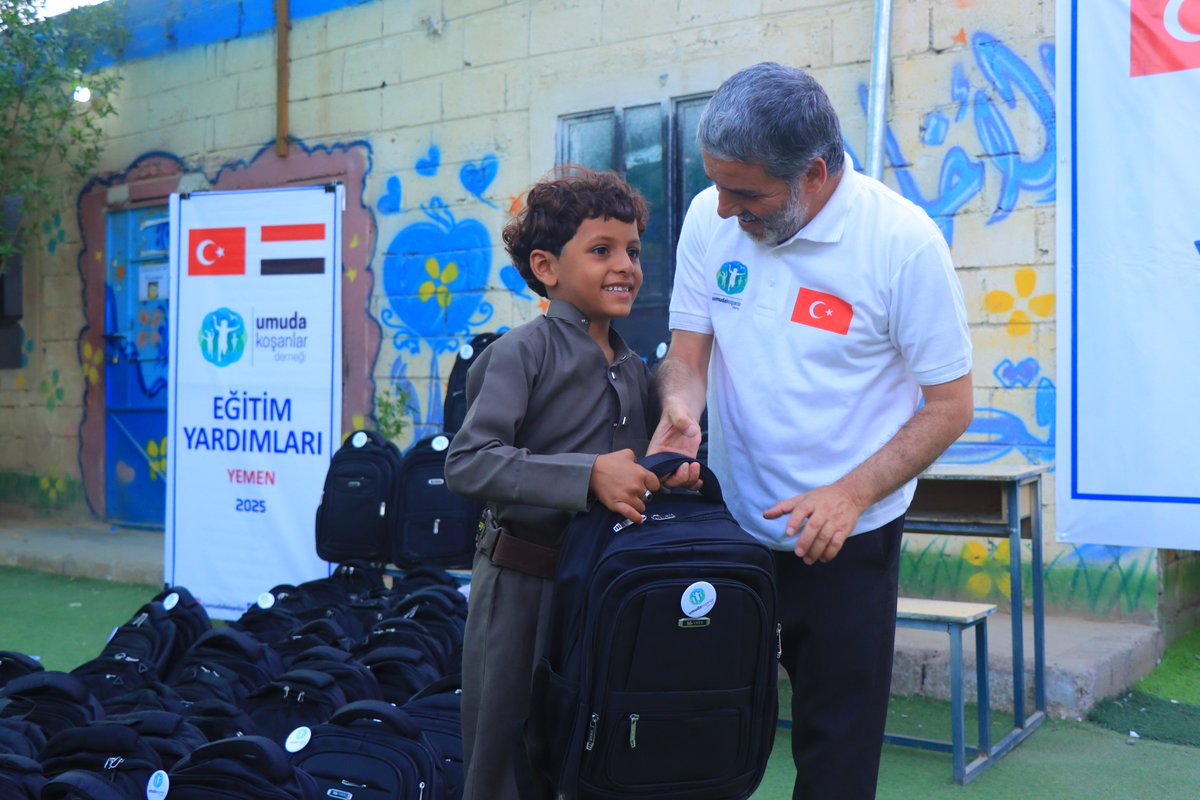 NasSocial_ar's tweet photo. 🎒 Yemen’de 350 Öğrenciye Okul Çantası Desteği
Umuda Koşanlar Derneği desteğiyle Yemen’in Marib ve Hadramut illerinde 350 öğrenciye okul çantası dağıtılarak eğitimlerine katkı sağlandı.
💙 Bugün bir okul çantası, yarın daha umutlu bir gelecek.
#Yemen #Eğitim #OkulÇantası https://t.co/47mKA75uKz