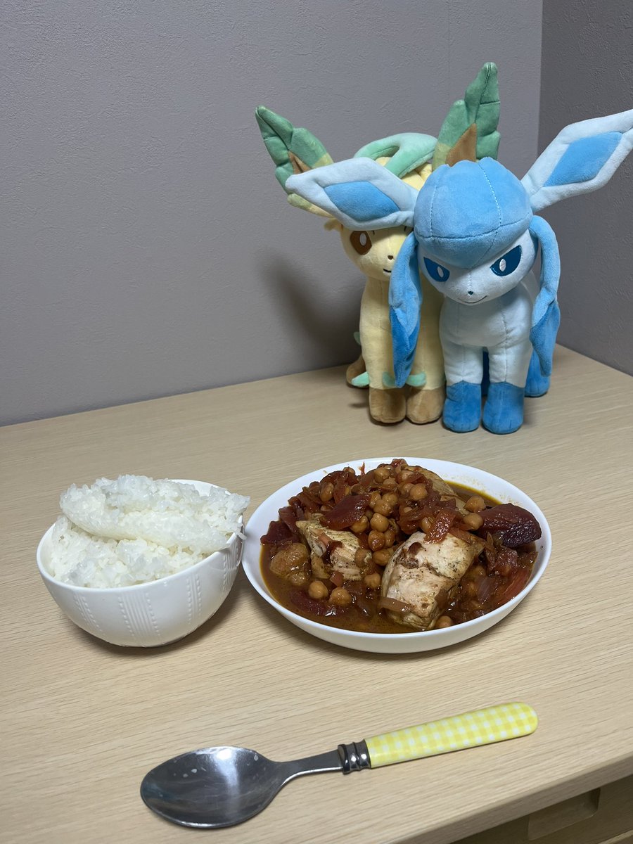 MegaEeveeMan's tweet photo. 今日の夕食
具を入れすぎたスープカレー https://t.co/PTrWw4j5Yy