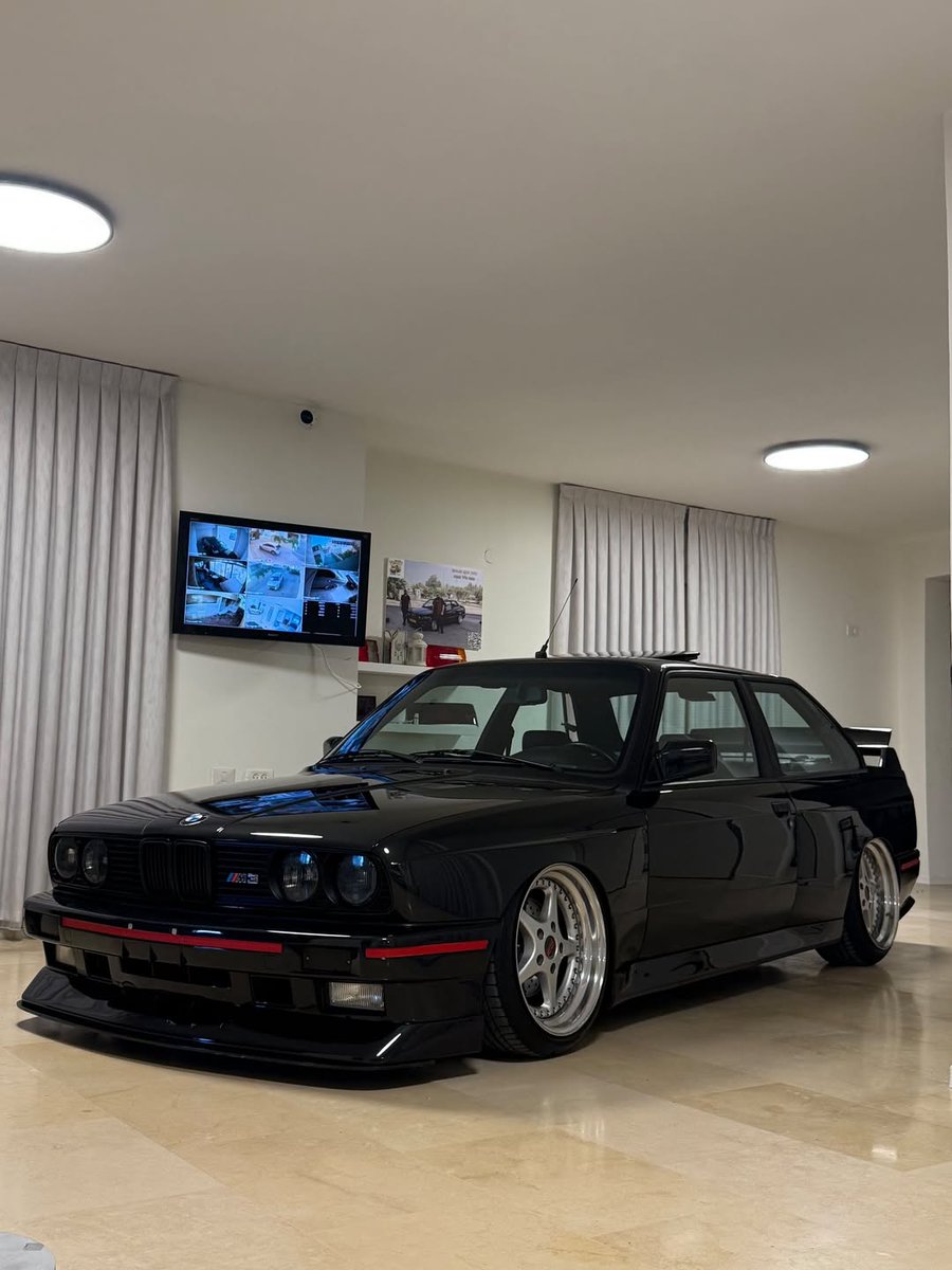 ApexDistrictX's tweet photo. ⚫️🔘 BMW ///M3 EVO ✖️ E30 https://t.co/HIwIjUQd7V