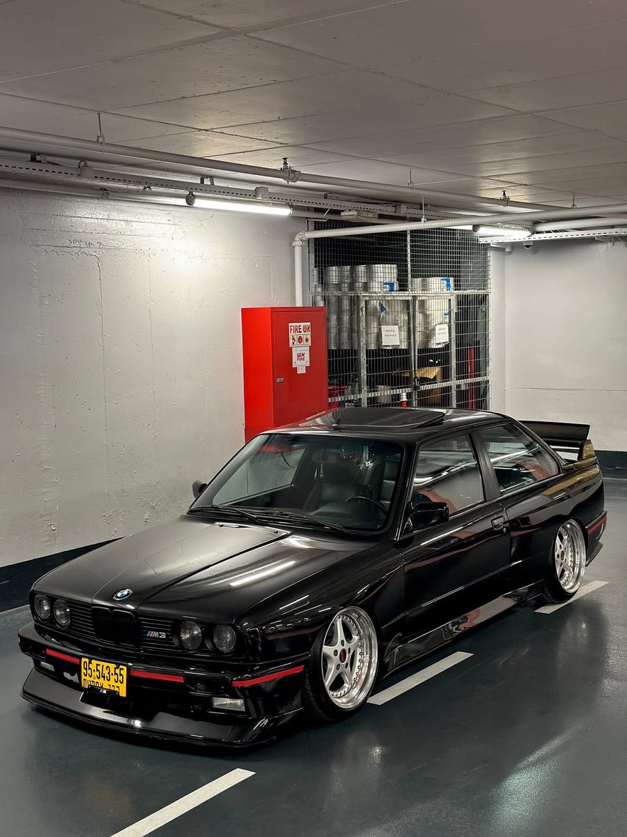 ApexDistrictX's tweet photo. ⚫️🔘 BMW ///M3 EVO ✖️ E30 https://t.co/HIwIjUQd7V