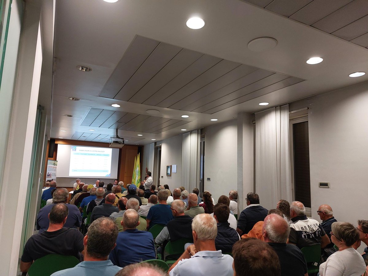ColdirettiAL's tweet photo. Frumento tenero: filiera Gran Piemonte, in vista delle semine crescono ettari coltivati
Riunione informativa in sede Coldiretti: le prospettive per la stagione 2027
Valorizzare il territorio e la filiera corta: in provincia al via le nuove programmazioni colturali
@coldiretti https://t.co/cUBaDOzMQQ