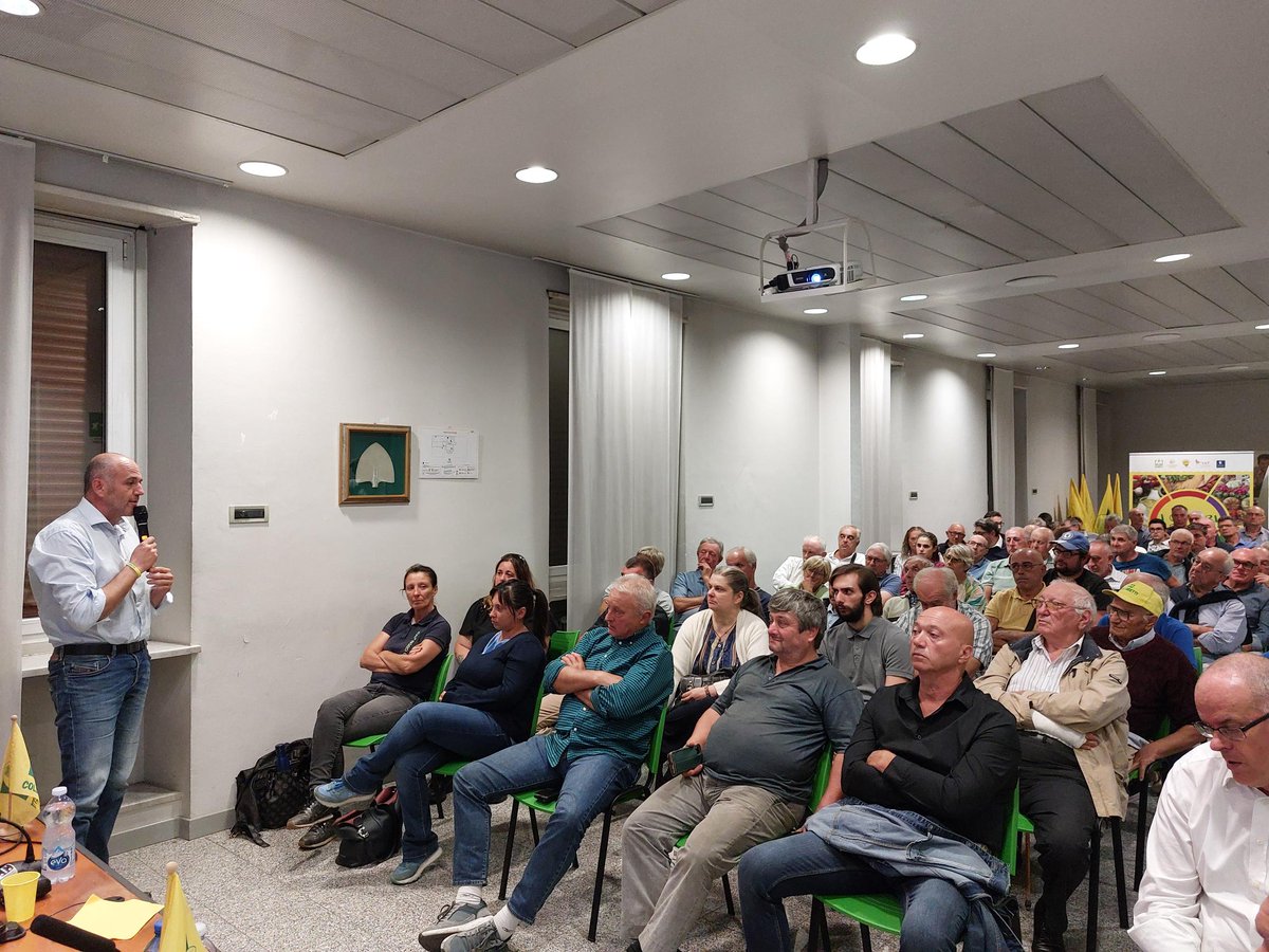 ColdirettiAL's tweet photo. Frumento tenero: filiera Gran Piemonte, in vista delle semine crescono ettari coltivati
Riunione informativa in sede Coldiretti: le prospettive per la stagione 2027
Valorizzare il territorio e la filiera corta: in provincia al via le nuove programmazioni colturali
@coldiretti https://t.co/cUBaDOzMQQ