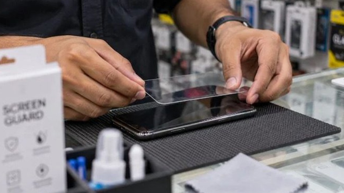 SaptashwaTV's tweet photo. India to Ban Sale of Non-Compliant Smartphone Screen Protectors From April 2027

https://t.co/SiBK2ICDX1

#ScreenProtector #BIS #BISRules #SmartphoneNews #TechNews #IndiaTech #ScreenGuard #TemperedGlass #IS193482025 #MeitY #SmartphoneAccessories #IndiaNews #TechnologyNews https://t.co/JOGBtyP1cJ
