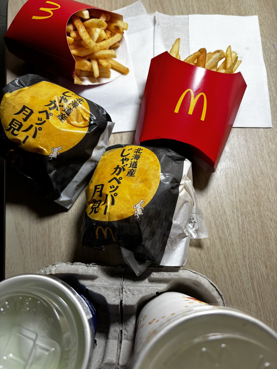 mini_tomato55's tweet photo. 慎吾ちゃんマックのCMおめでとう㊗️🎉
今日から発売、早速買って食べたよ☺️美味しかった😃

#日本マクドナルド
#香取慎吾
#北海道産じゃがペッパー月見 https://t.co/40Wvi404e3