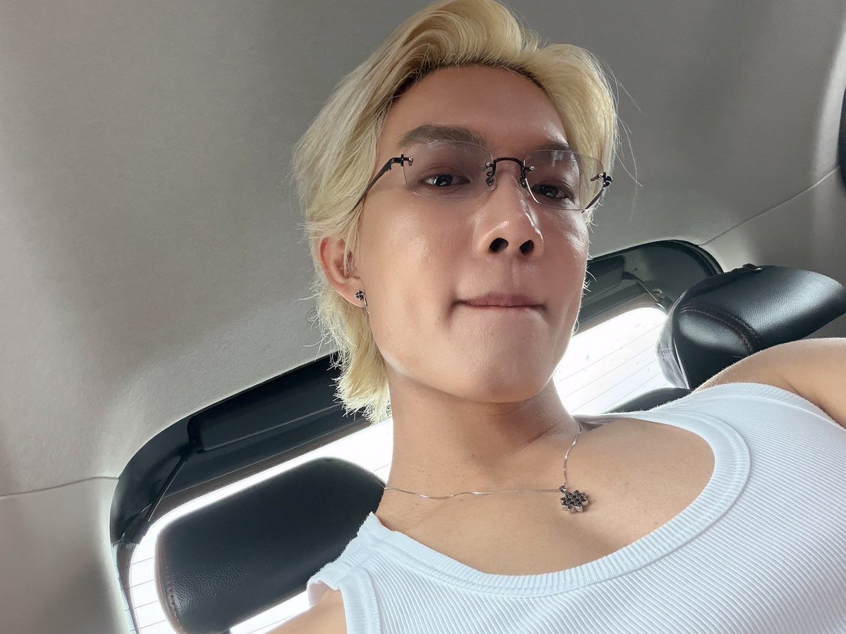 poly_houdii's tweet photo. สุดหล่อ พูดไทยได้บ่น้อออ 🤍💫

#BoatYongyut @Yong_yutt https://t.co/NBXh6zhEPE
