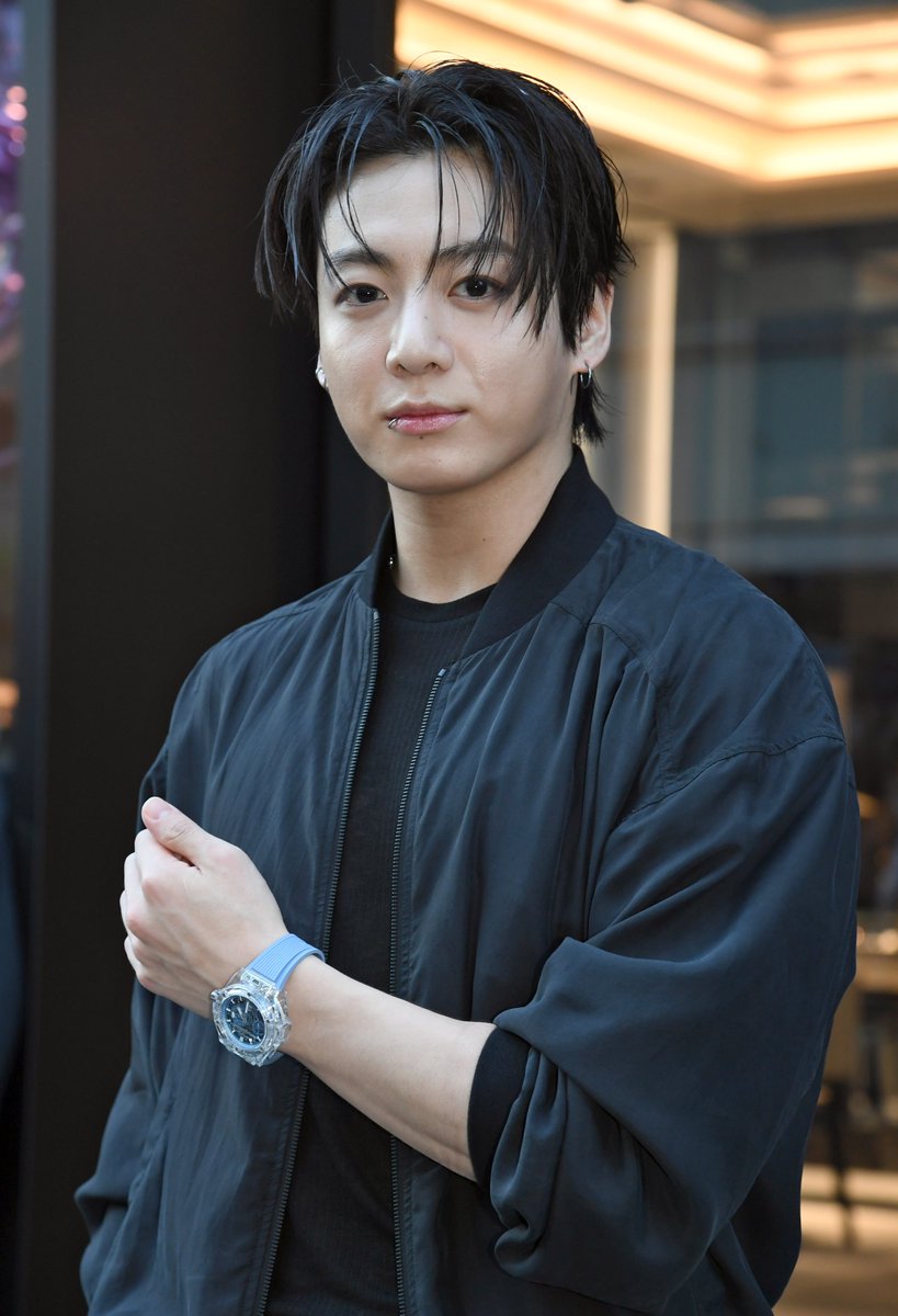 SANSPOCOM's tweet photo. 【動画】BTS・ジョングク、銀座にサプライズ登場　ファン1000人超から大歓声浴びる

▼こちらから▼ 
https://t.co/5GF7SKaUfX

#BTS #정국 #JUNGKOOK #ジョングク https://t.co/0RoS6QpX4w