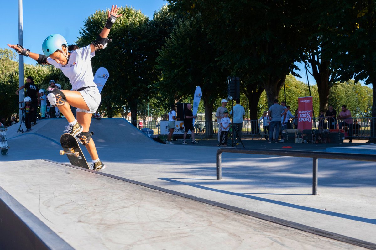 ClermontFd's tweet photo. 🛹 800 m² pour découvrir les sports de glisse : #ClermontFerrand inaugure le flowpark/pumptrack du stade Leclanché.

Porté par une habitante et le Conseil municipal des enfants, ce projet du #BudgetParticipatif fait la part belle aux débutants. https://t.co/TUHTScjHty