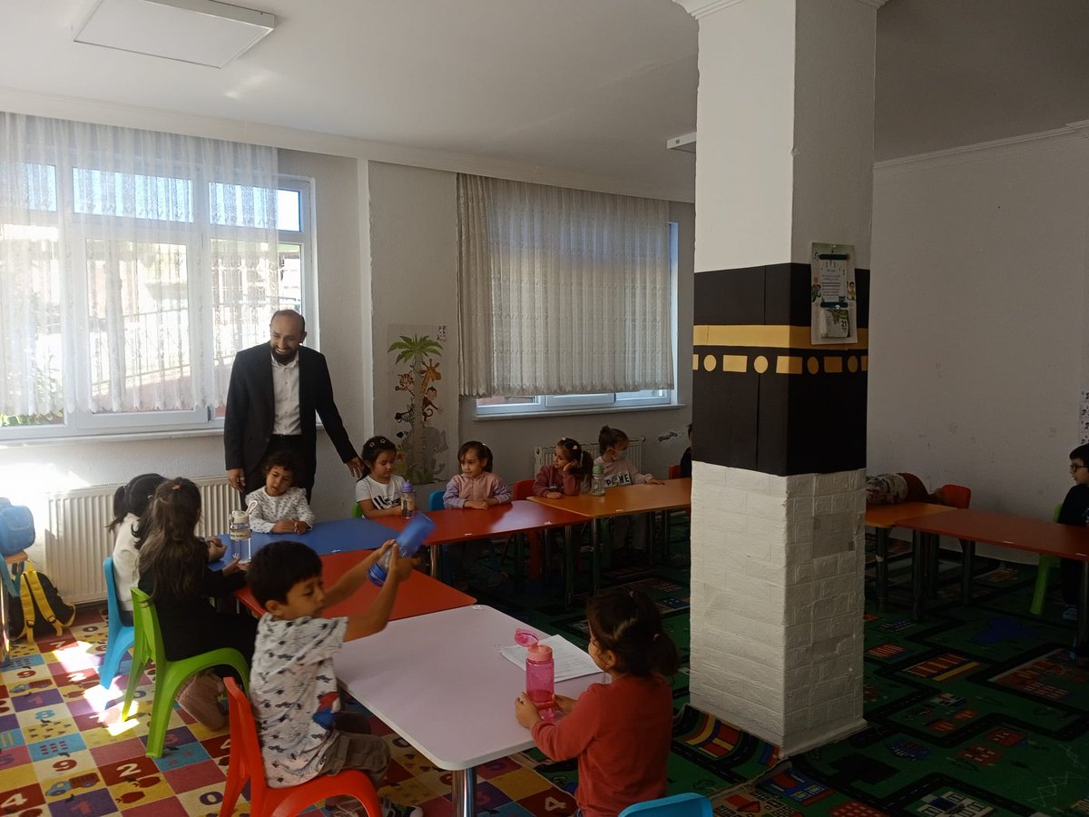 UlusMuftuluk's tweet photo. Kur’an Kursu Ziyaretleri

İlçe Müftümüz Sayın Mahmut YEGİN, Abdipaşa Ulu Cami 4-6 Yaş Kur’an Kursu’nu ziyaret etti. Ziyaret sırasında kursun eğitim faaliyetleri hakkında bilgi alarak öğrencilerle sohbet etti. https://t.co/baX1p6GbjV