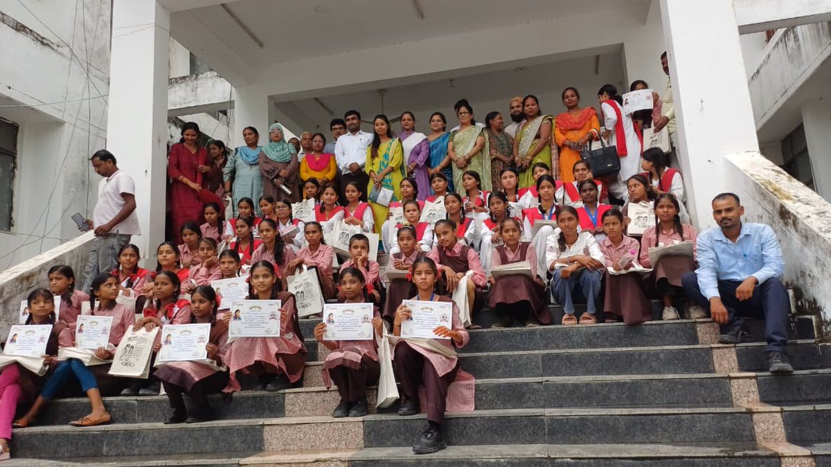 VigyanF's tweet photo. On Meena Day in Shravasti, 80 Power Angels joined officials to discuss girls’ education,child marriage prevention,child protection &amp; legal safeguards,followed by a screening of Badhte Bachche

#MeenaDay #GirlsEducation #ChildProtection 
@dmshravasti 
@CDOShravasti 
@bsa_shravasti https://t.co/cpY1FSKNL6