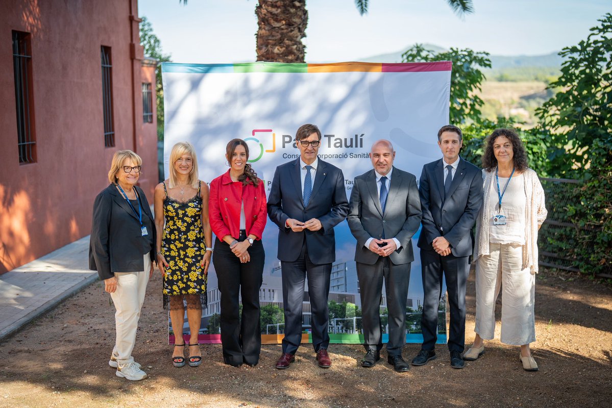 carlosprietogo's tweet photo. L’antiga caserna de la @guardiacivil de Sabadell inicia una nova etapa al servei de la ciutadania: es convertirà en un nou espai sanitari del Parc Taulí, amb futures consultes externes.

Durant anys, aquest immoble va complir una funció pública. Ara en canviem l’ús per respondre a les necessitats d’avui i reforçar la sanitat pública.

Canviem l’ús, però no la finalitat: continuar oferint serveis essencials a la ciutadania.

Ho hem anunciat avui a Sabadell, amb l’alcaldessa @socmartafarres i el president de la Generalitat, @salvadorilla.