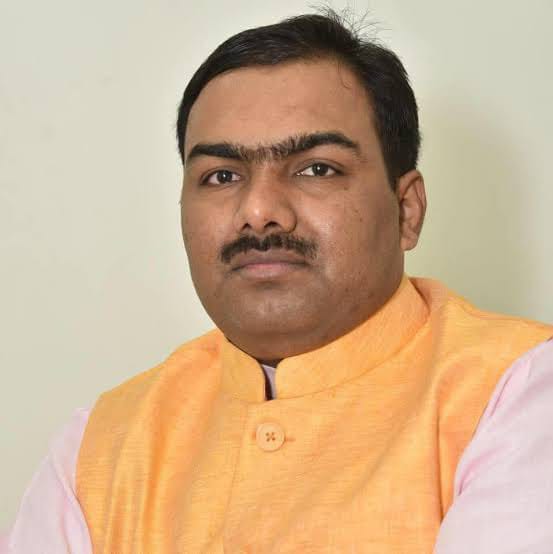 vdsharmabjp's tweet photo. .@BJP4MP के महामंत्री (संगठन) नियुक्त होने पर श्री @chshekharbjp को हार्दिक बधाई एवं शुभकामनाएं।

पूर्ण विश्वास है कि आपका संगठनात्मक अनुभव प्रदेश संगठन को और अधिक सशक्त बनाने में महत्वपूर्ण भूमिका निभाएगा। आपको सफल कार्यकाल की मंगलकामनाएं। https://t.co/2d1XYrlzeM