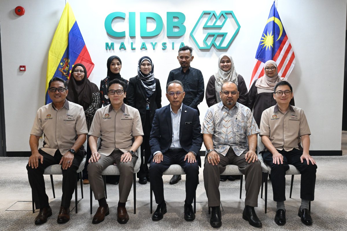 smecorp's tweet photo. Sesi perbincangan strategik peringkat pengurusan tertinggi bersama Lembaga Pembangunan Industri Pembinaan Malaysia (CIDB) pada 23 September 2026. 

#KUSKOP #SMECorpMalaysia #RakanPKS #HebatkanPerniagaanMalaysia #JalanTeruih https://t.co/phYT5Lmw6g