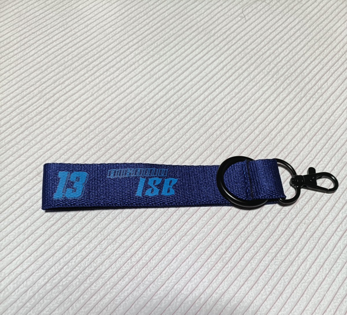 db44_3236's tweet photo. ファンクラブの交換グッズ現地では色々無かったから、オンラインで頼んだものが届いて、少しでも使い切りたくて追加したマルチストラップ、ランダムだけど伊勢くんラインナップにあったから引けたら嬉しいなぁと思ってたらちゃんと引けて嬉しい✨ https://t.co/aR9pvbYQwk