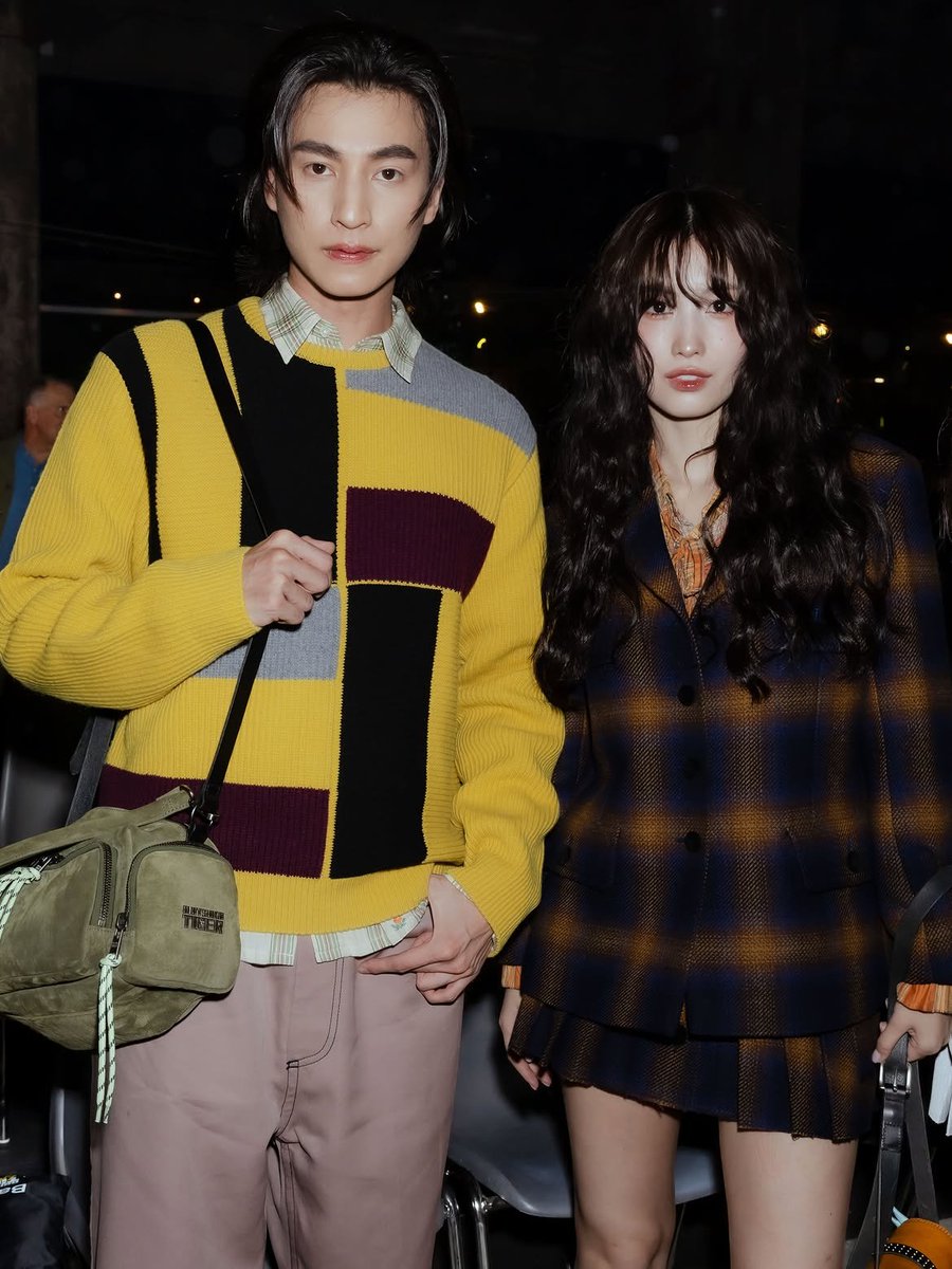 Gulfkanawutofc's tweet photo. IG​ update ​ : GulfKanawut

​ หล่อเท่สุดๆไปเลยค้าบบบ 🥰

GULF SHINES IN MILAN​
#OnitsukaTigerSS27xGULF
#OnitsukaTigerSS27
#OnitsukaTiger
#GulfKanawut ​#MFW

❤️ กดไลค์ ( Like) 
💬 คอมเม้น (Positive Comment) 
🔁​ รีโพส (Repost) 
▶️​ แชร์ (Share) แชร์ลงสตอรี่, DM
🔖​บันทึก (Save) https://t.co/7jpNfSfGbU