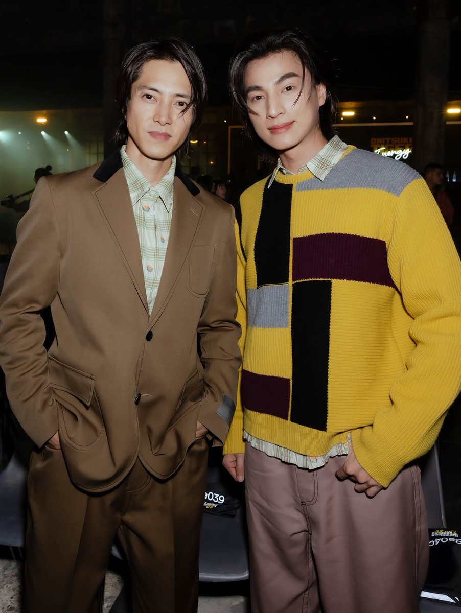 Gulfkanawutofc's tweet photo. IG​ update ​ : GulfKanawut

​ หล่อเท่สุดๆไปเลยค้าบบบ 🥰

GULF SHINES IN MILAN​
#OnitsukaTigerSS27xGULF
#OnitsukaTigerSS27
#OnitsukaTiger
#GulfKanawut ​#MFW

❤️ กดไลค์ ( Like) 
💬 คอมเม้น (Positive Comment) 
🔁​ รีโพส (Repost) 
▶️​ แชร์ (Share) แชร์ลงสตอรี่, DM
🔖​บันทึก (Save) https://t.co/7jpNfSfGbU
