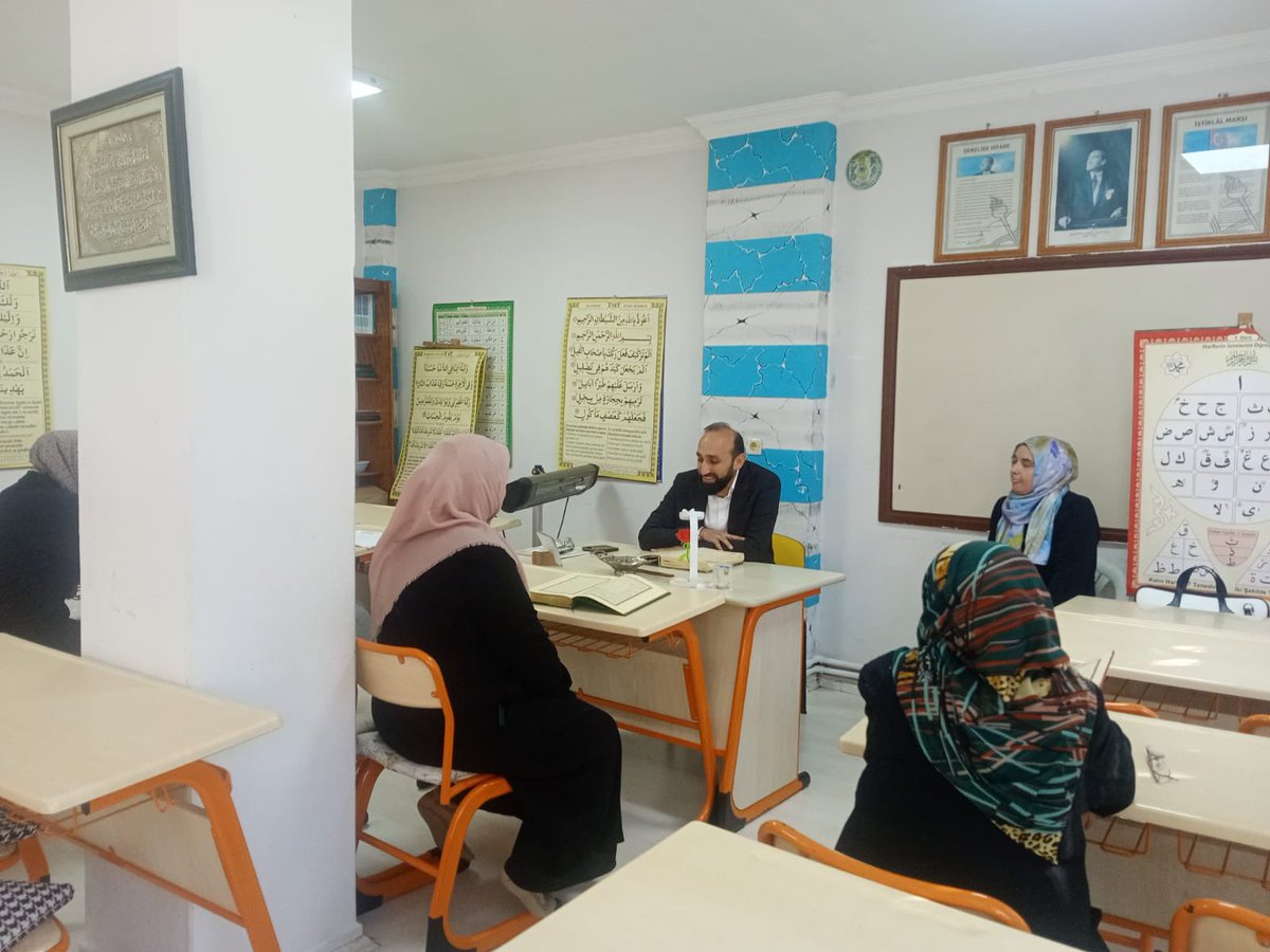 UlusMuftuluk's tweet photo. Kur’an Kursu Ziyaretleri

İlçe Müftümüz Sayın Mahmut YEGİN, Abdipaşa Ulu Cami Kur’an Kursu’nu ziyaret etti. Ziyaret sırasında kursun eğitim faaliyetleri hakkında bilgi alarak öğrencilerle sohbet etti. https://t.co/IYDxbZMU38