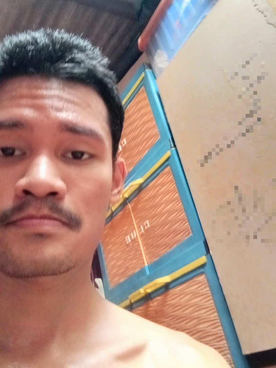 hirotherain_'s tweet photo. Somehow, pen ada yang ndusel :/ https://t.co/4lxEncypgL